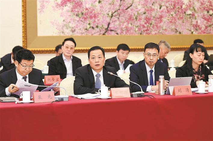 在深省人大代表建议，莲塘口岸应实施24小时通关