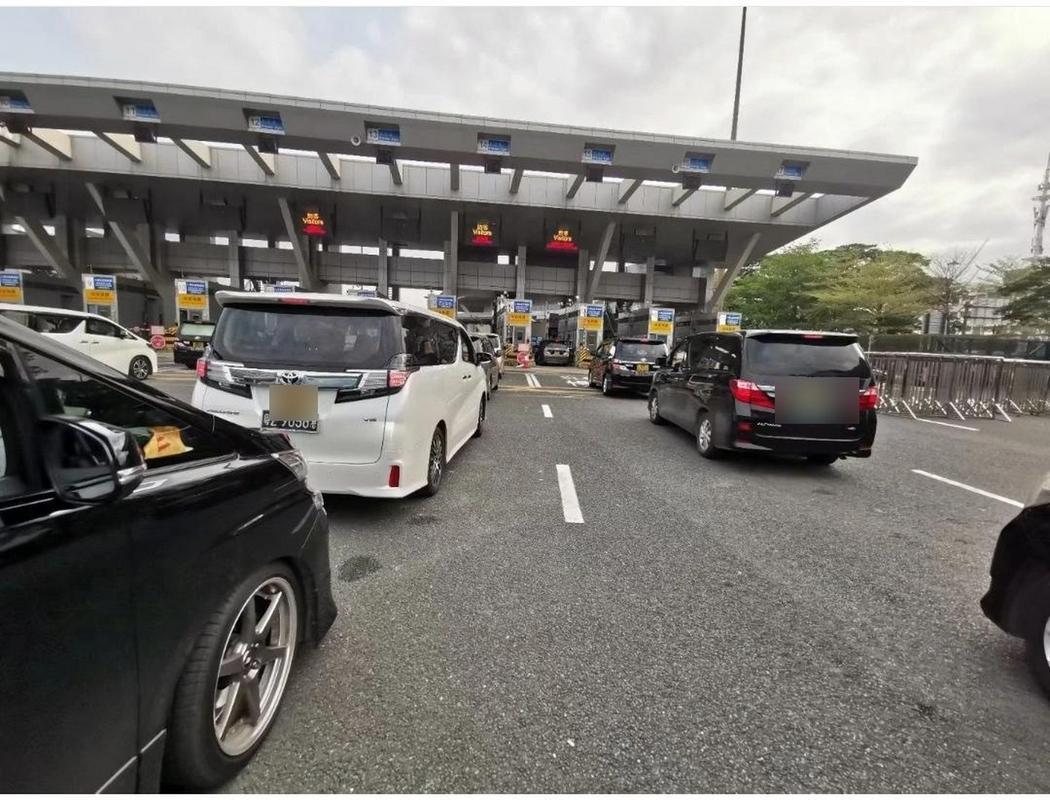 粤港两地车牌车辆通行口岸的实景图